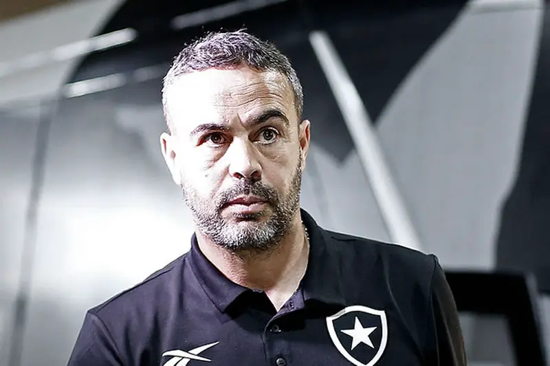 Marlon Freitas e Danilo Barbosa e sem Luiz Henrique Botafogo está