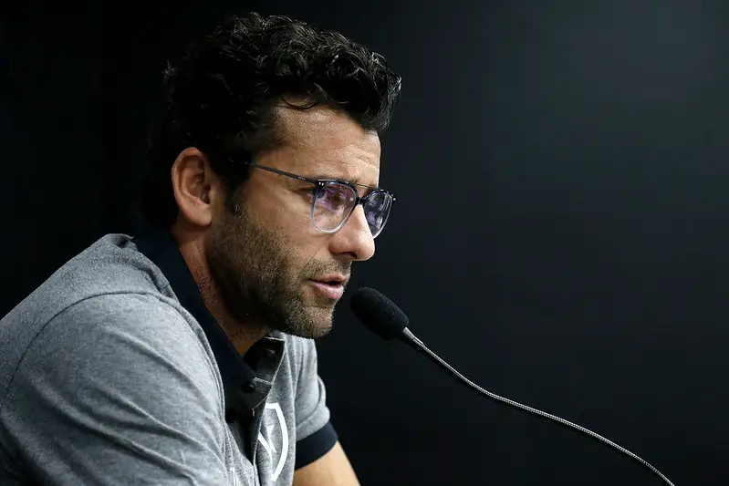 Valentim apresentado Botafogo