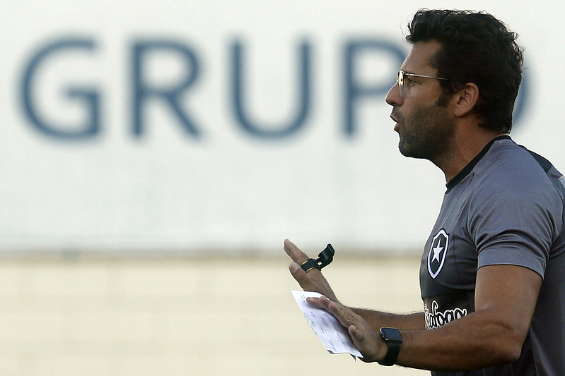 Vasco Botafogo escalação