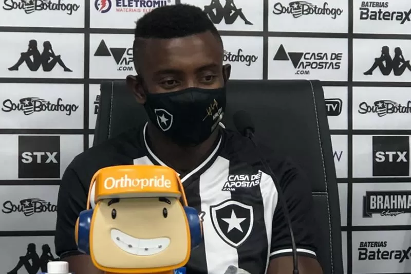 Kalou apresentado Botafogo