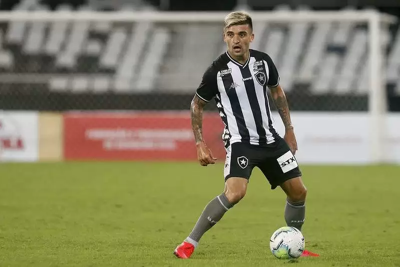 victor luis operado botafogo atletico-mg