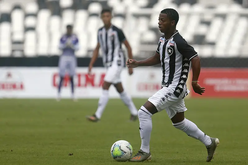 Wesley, do time sub-20 do Botafogo, será relacionado contra o