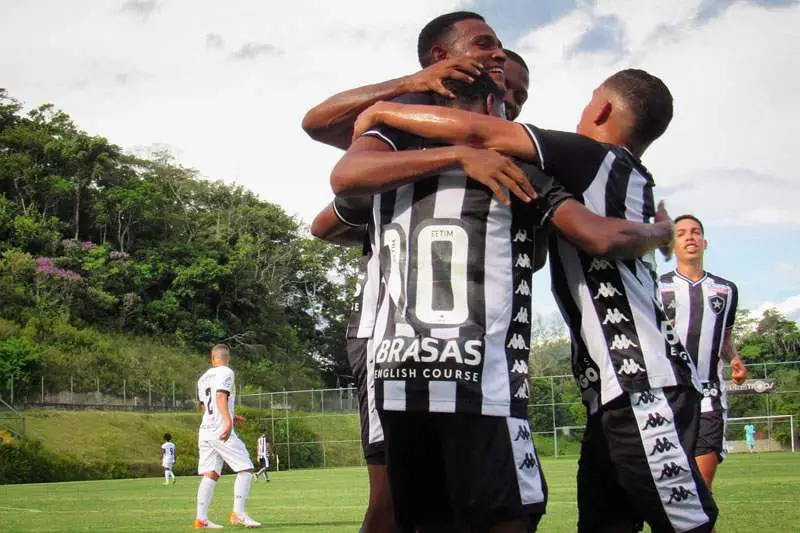 Wesley, do time sub-20 do Botafogo, será relacionado contra o