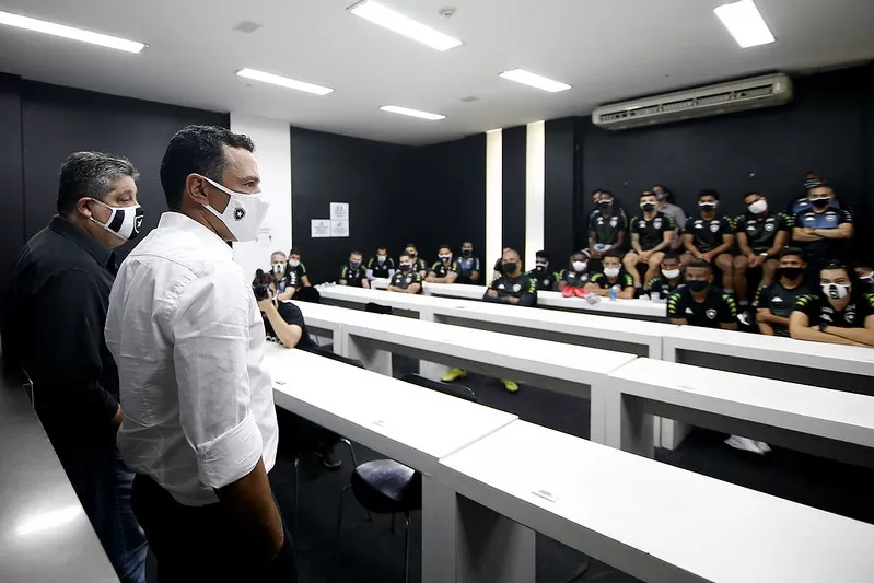 Dirigente Tulio Botafogo jogadores boate