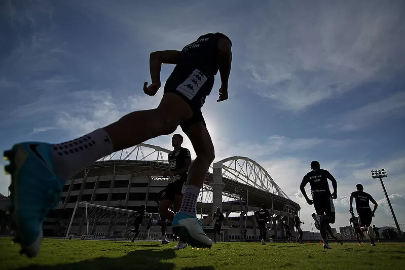 botafogo dispensa jogadores brasileiro