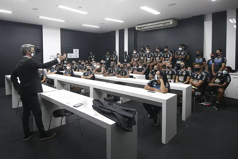 botafogo dispensa jogadores freeland