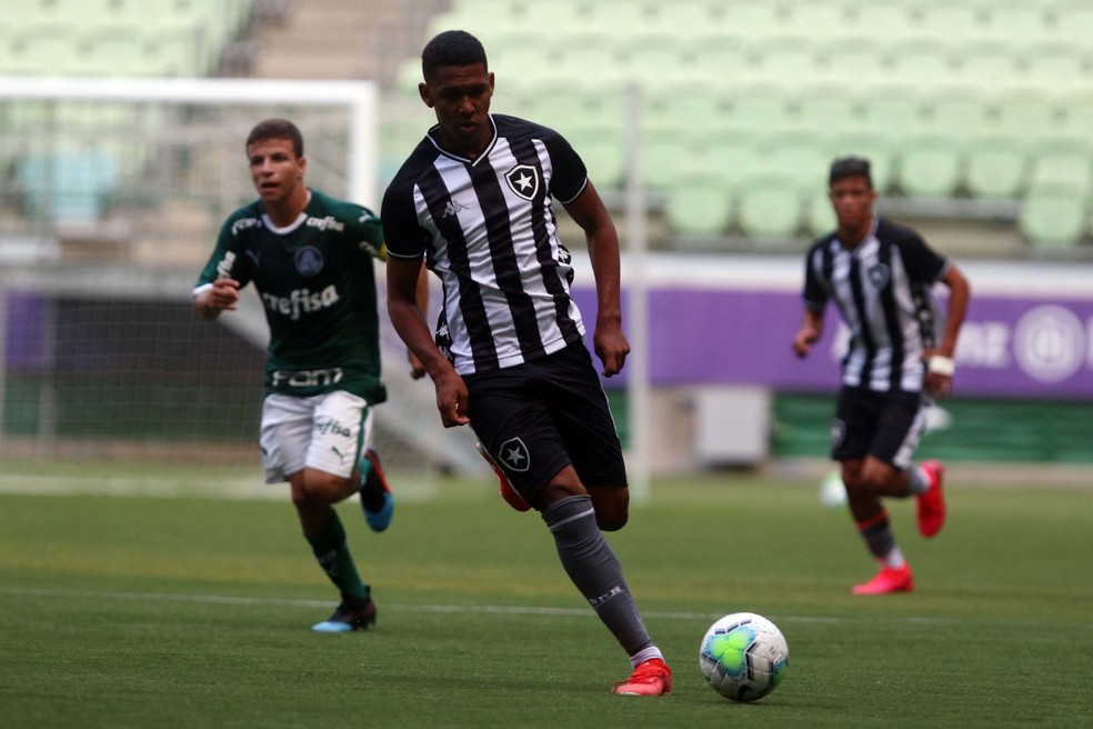 Botafogo venda Guilherme Smith