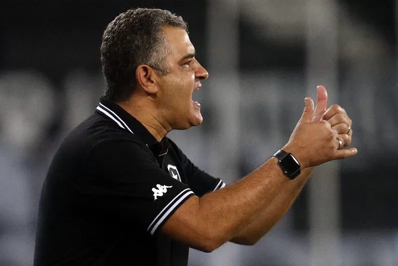 Chamusca Botafogo reforços