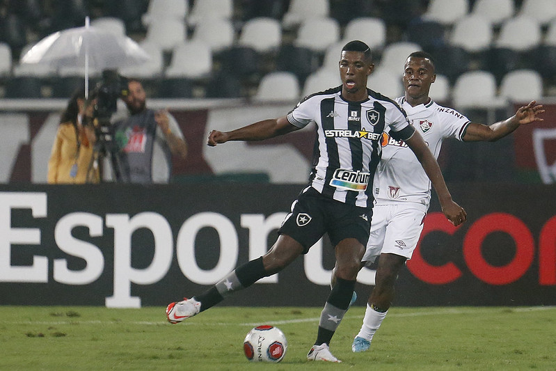 botafogo zagueiro kanu