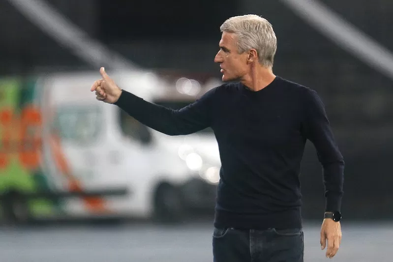 luis castro botafogo athletico