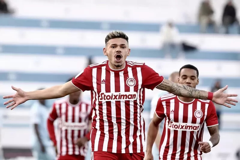 tiquinho soares botafogo olympiacos
