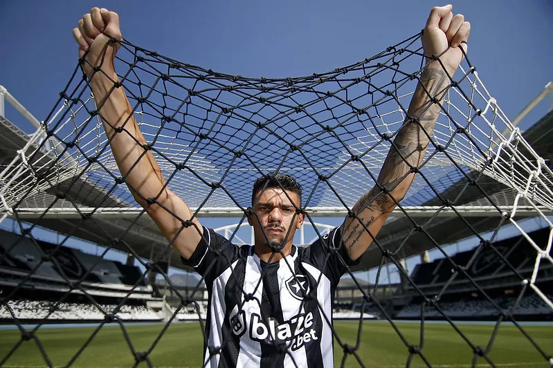 tiquinho soares botafogo