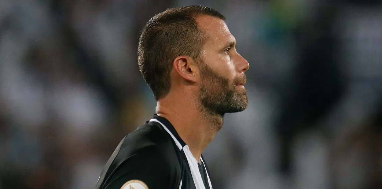 joel carli botafogo dívida