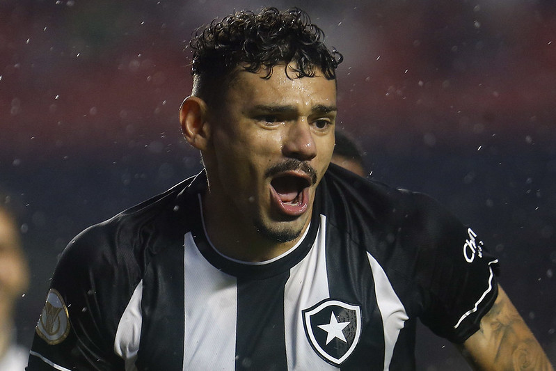 tiquinho soares botafogo