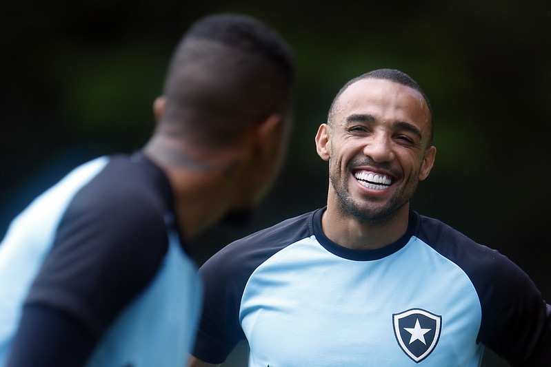 botafogo cuiabá pendurados