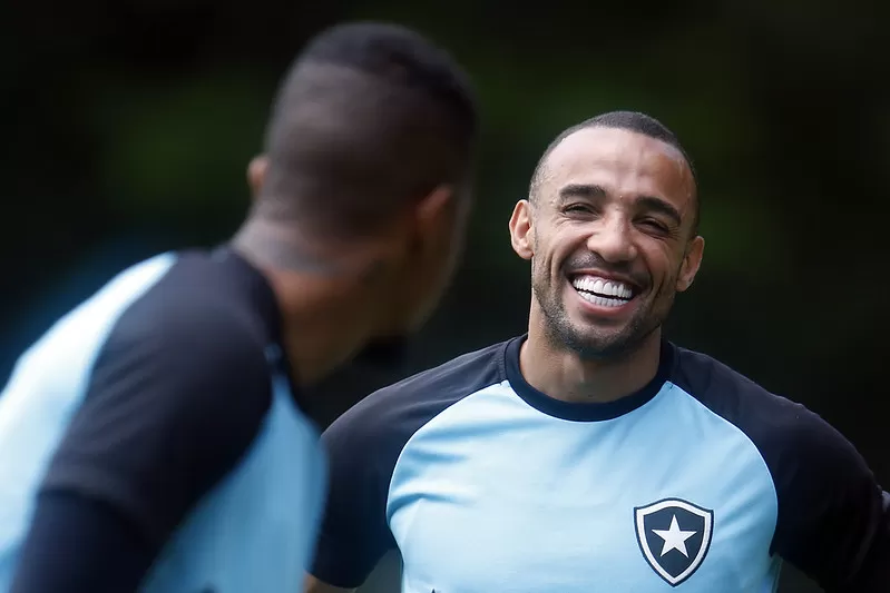 botafogo cuiabá pendurados