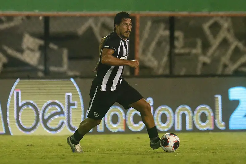 Gabriel Pires é apresentado no Botafogo e cita Dodô como ídolo, botafogo