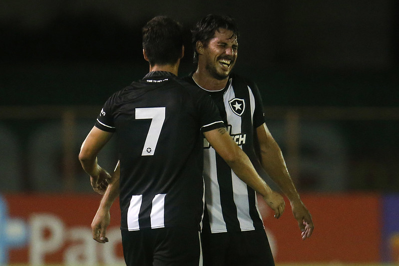 vinicius assumpção botafogo gabriel pires