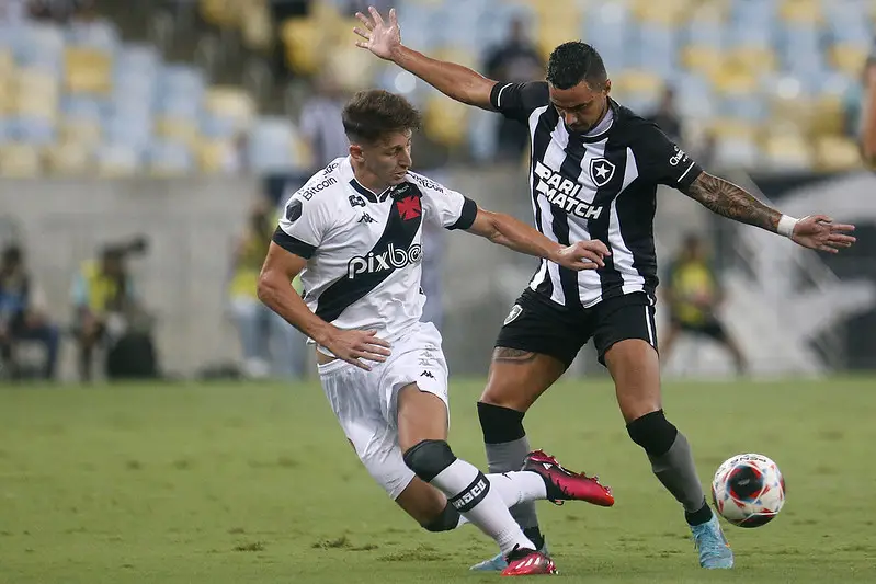 Expulsos, Adryelson E Rafael Desfalcam Botafogo No Clássico Contra O ...