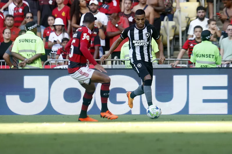 Mauro Cezar detona arbitragem de Vasco x Botafogo: 'Padrão futebol carioca'  - ISTOÉ Independente