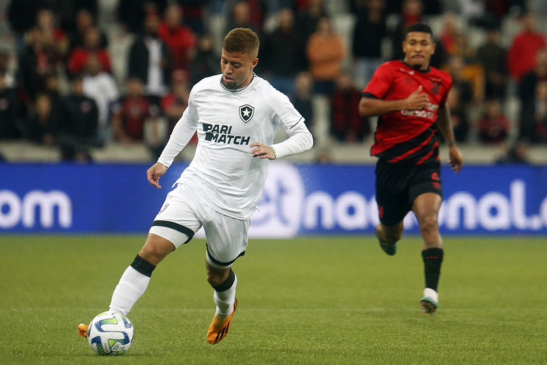 botafogo athletico-pr lucas fernandes