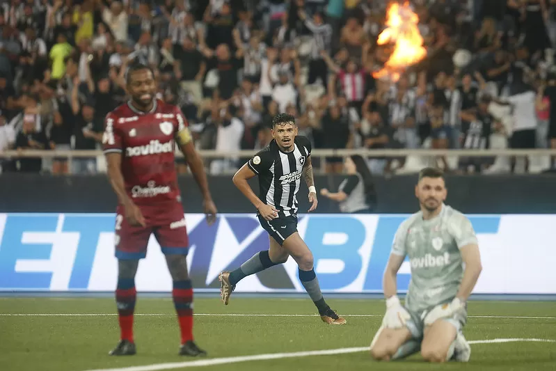 tiquinho soares botafogo luis castro