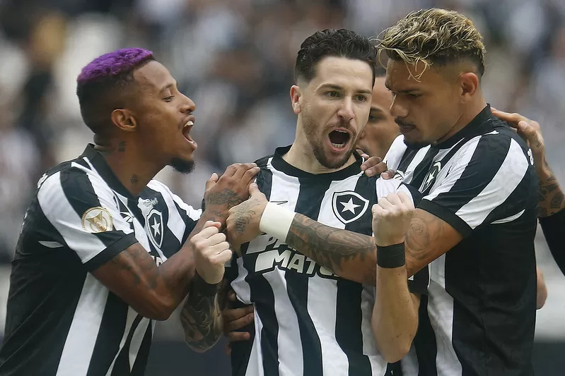 botafogo coritiba gustavo sauer
