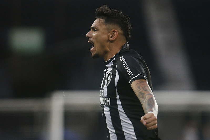 tiquinho soares botafogo vasco