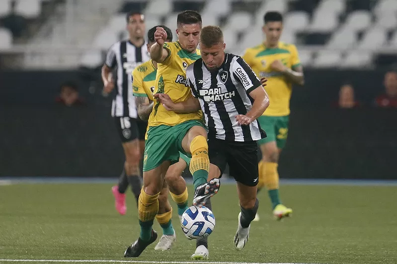 lucas fernandes botafogo defensa y justicia