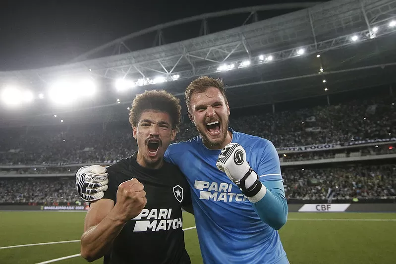 lucas perri adryelson botafogo lyon