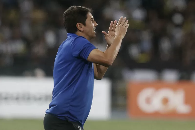 botafogo athletico-pr lucio flavio