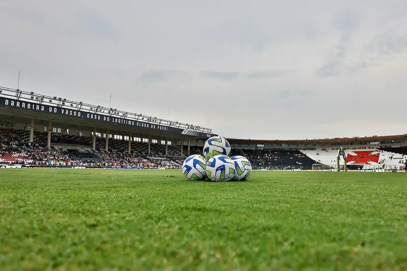 Vasco x Botafogo: onde assistir ao vivo, horário e escalações do jogo pelo  Brasileirão