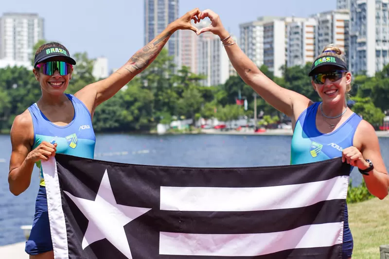 botafogo remo Bia Tavares e Chloe Gorski