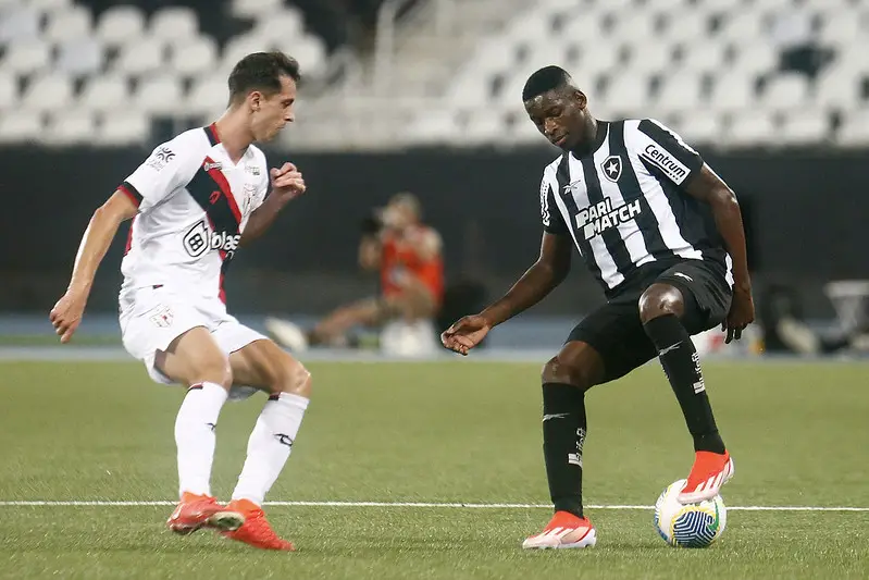 botafogo atletico-go luiz henrique