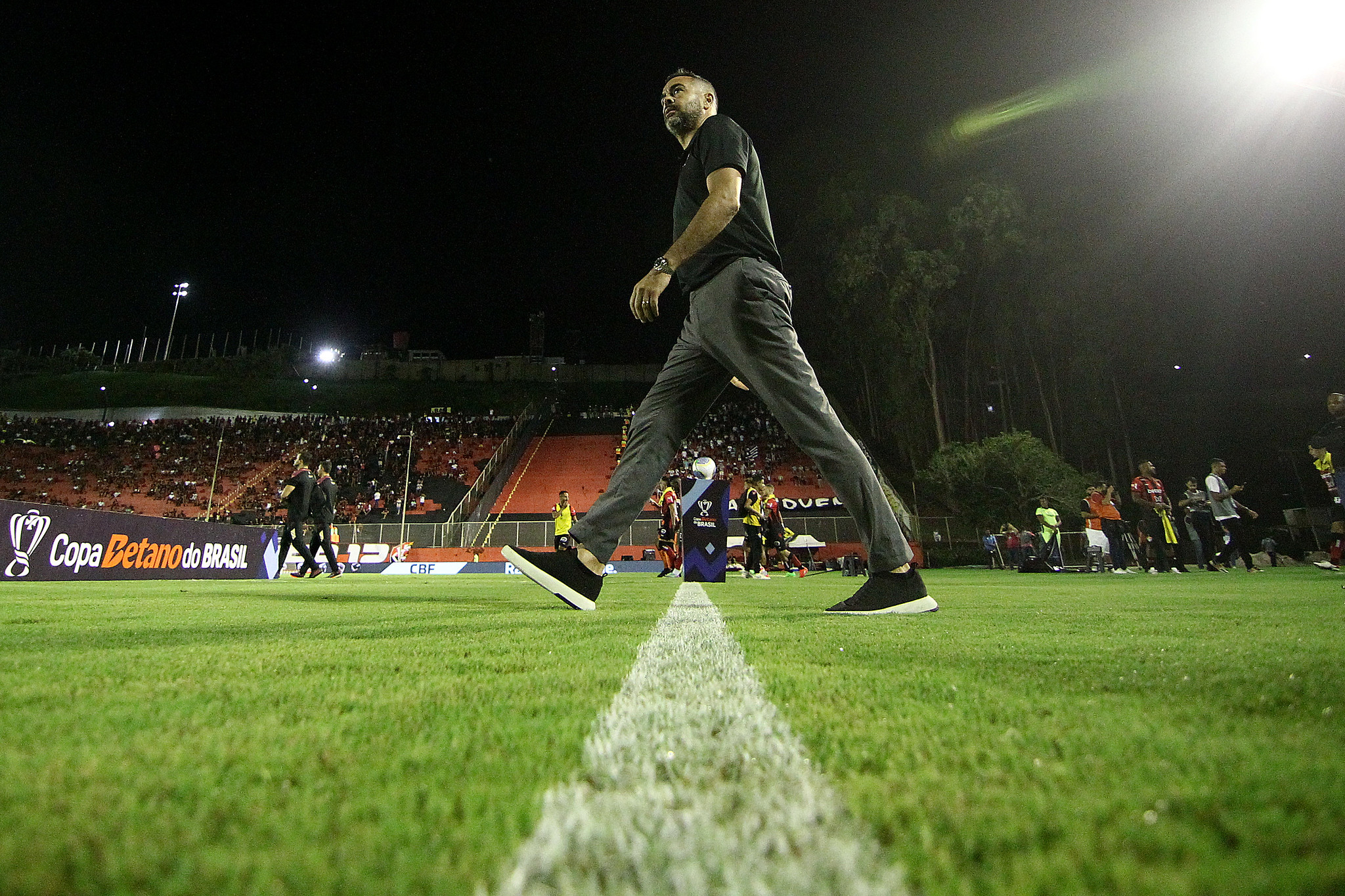 Artur Jorge Valoriza Resultado Contra O Vitória E Destaca Força ...