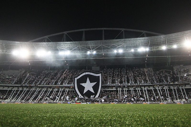 botafogo vitoria torcida nilton santos