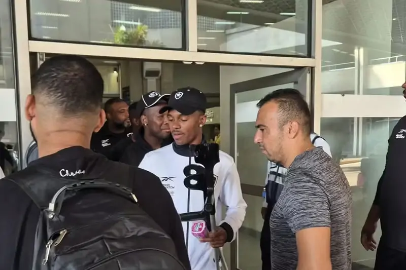 jeffinho muleta botafogo universitario