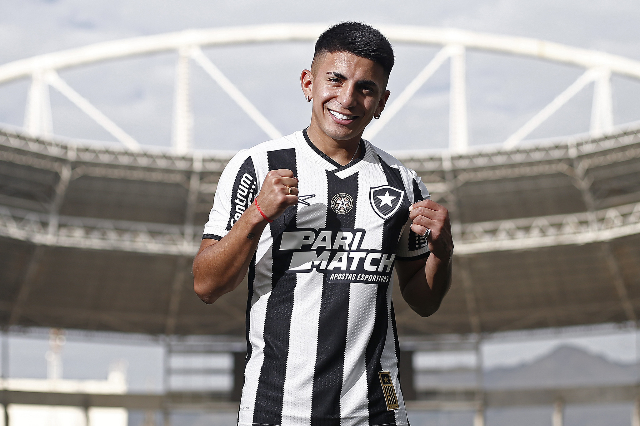 thiago almada apresentado botafogo