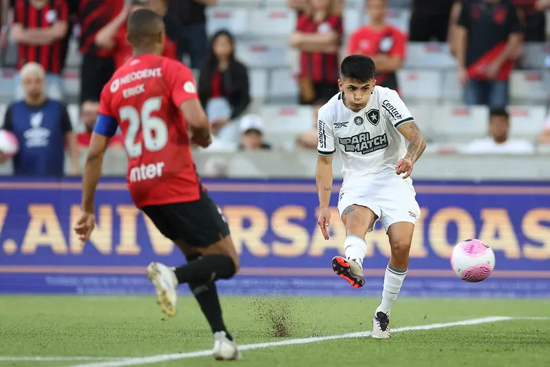 botafogo athletico thiago almada