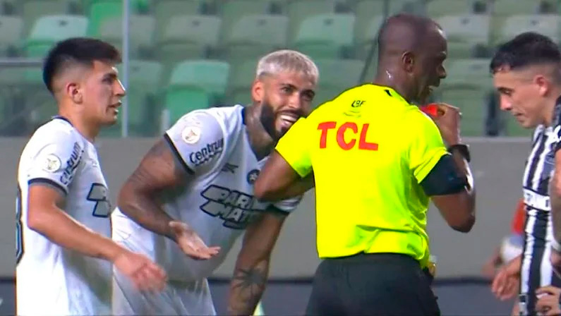 alexander barboza expulso atletico-mg botafogo