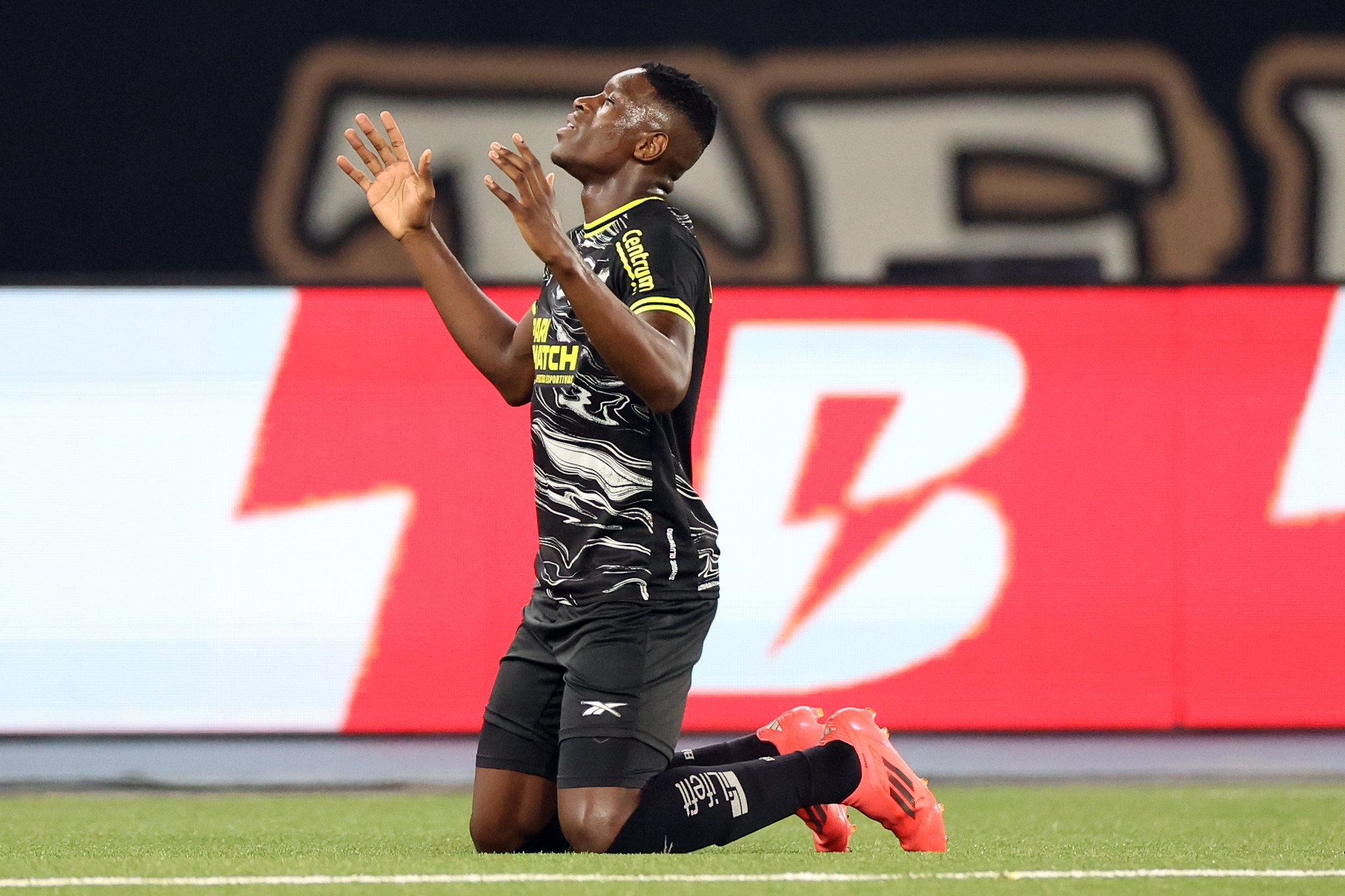 botafogo vasco luiz henrique ajoelhado