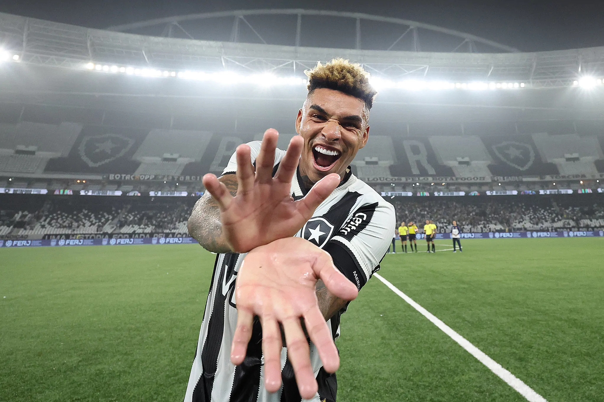 botafogo fluminense igor jesus comemoracao