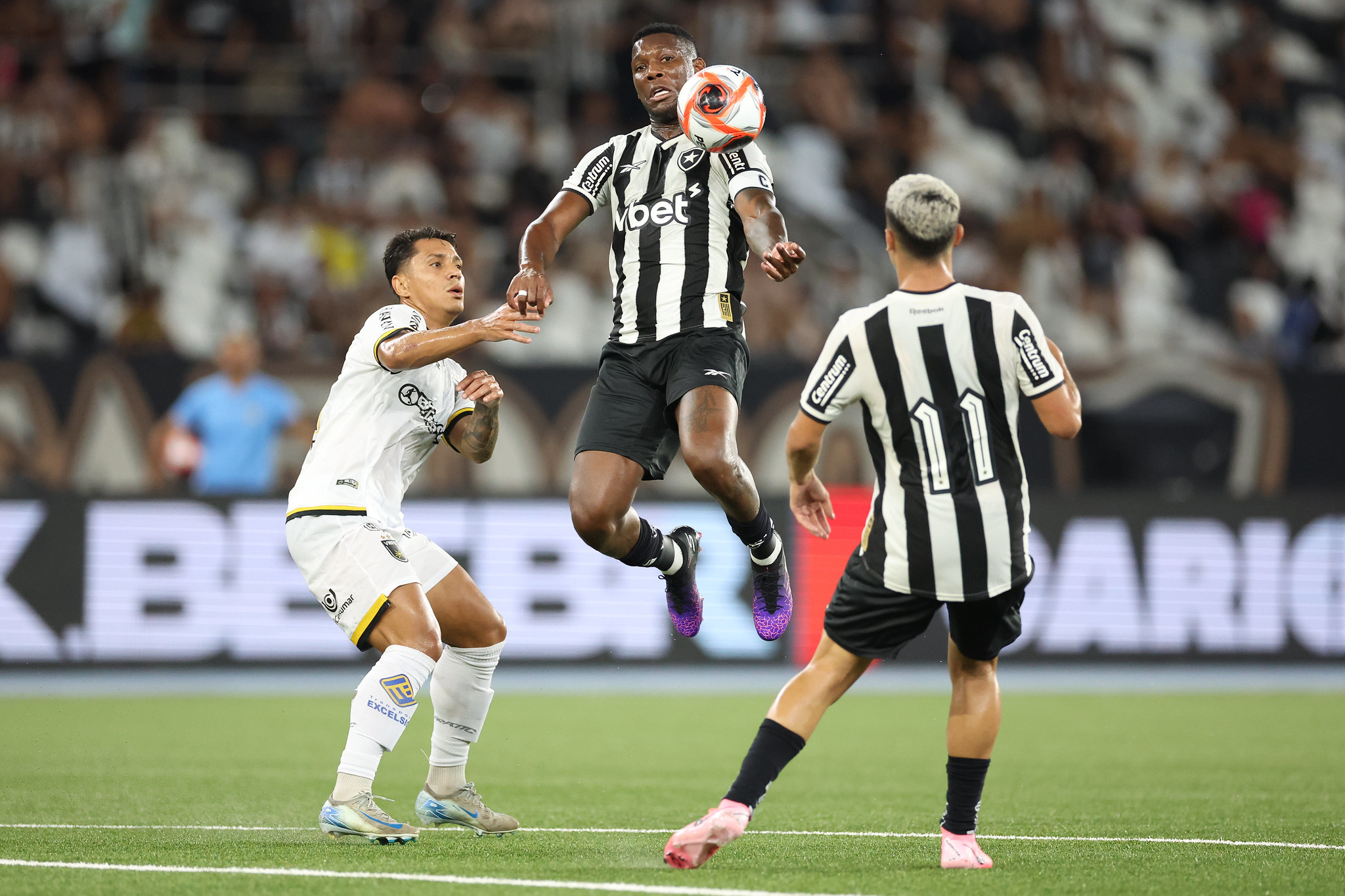 botafogo volta redonda patrick de paula peito