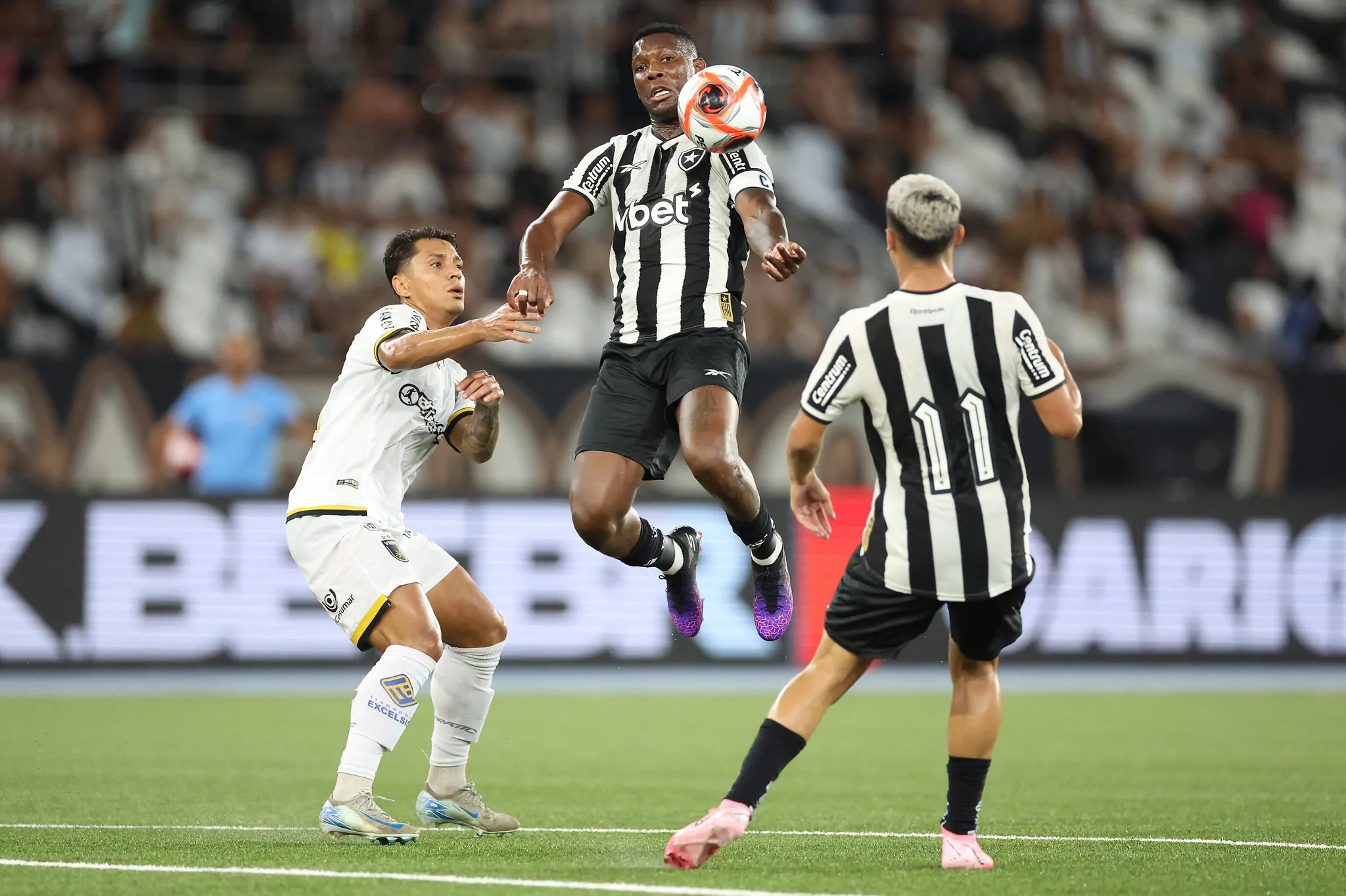 botafogo volta redonda patrick de paula peito
