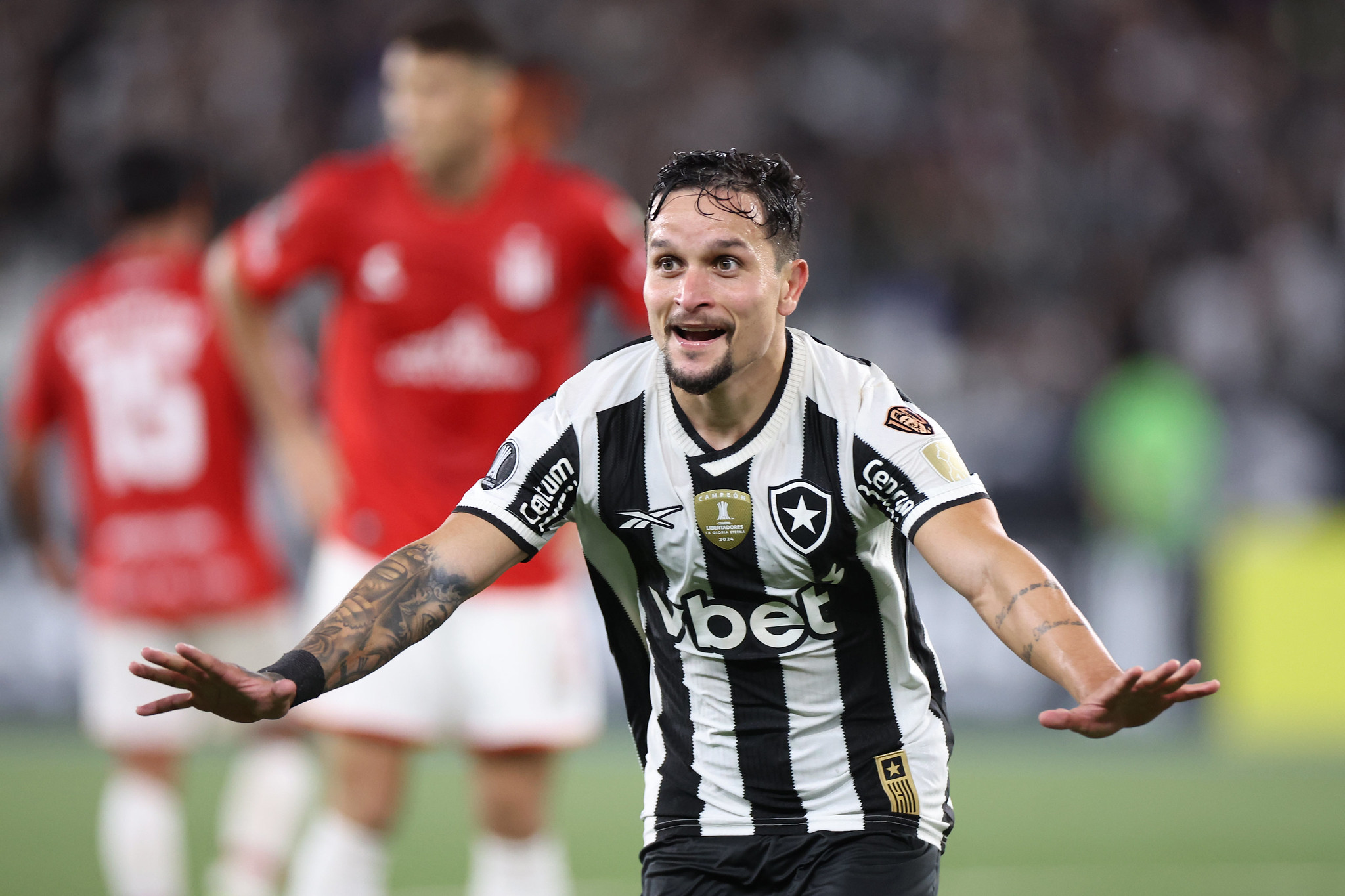 Em noite de Artur, Botafogo vence o Estudiantes e segue vivo na ...