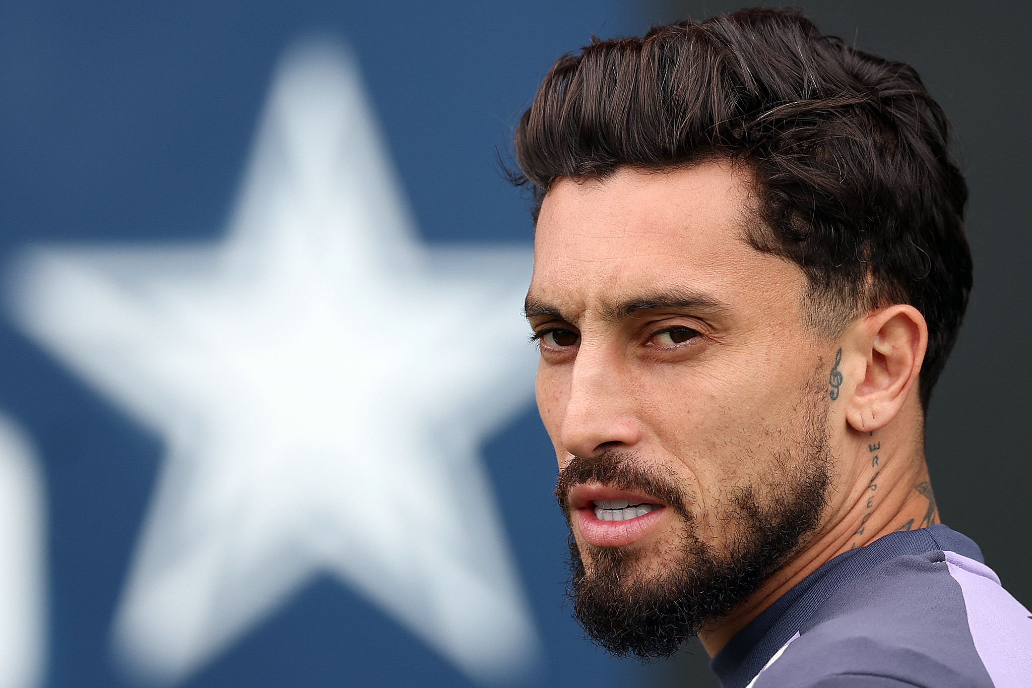 Vereador do PT propõe e Alex Telles, do Botafogo, se torna Cidadão Honorário do Rio