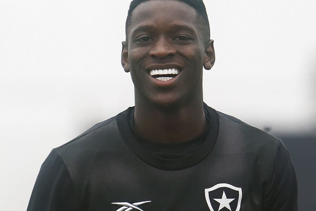 botafogo luiz henrique trenio