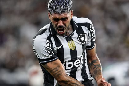 botafogo vasco alexander barboza close