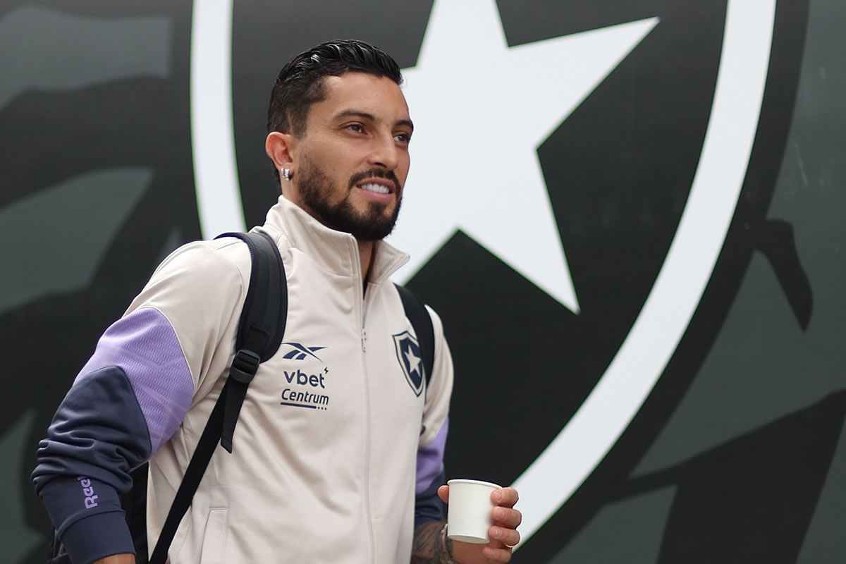 vitoria botafogo alex telles embarque