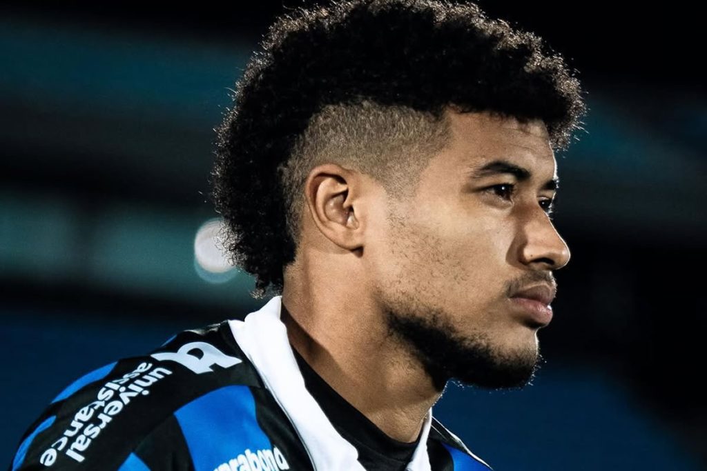 botafogo lateral kevin amaro liverpool